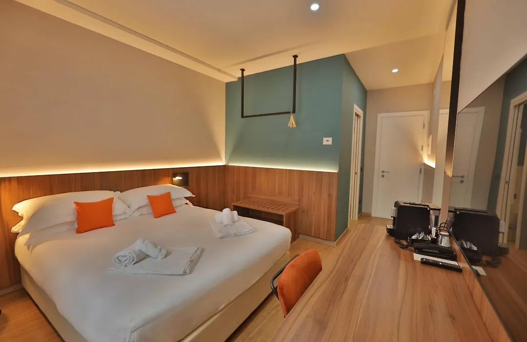 Moody Smart & Comfy Hotel-1
