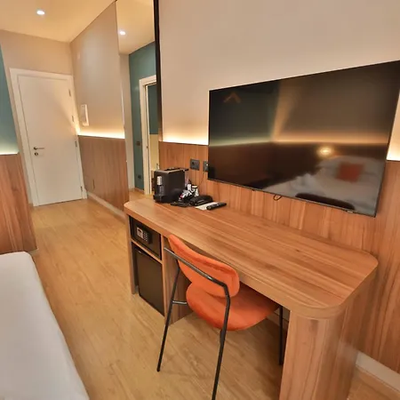 Moody Smart & Comfy Hotel-3